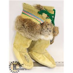 PAIR OF LADIES MUKLUKS SIZE 9