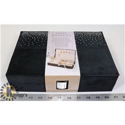 NEW VELVET JEWELRY BOX (27.8CM X 19CM X 6.8CM)