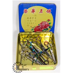 GROOMER'S TOOLS IN MOONCAKE TIN