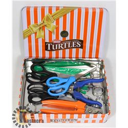 GROOMER'S TOOLS IN TURTLES TIN