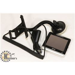PORTABLE CAR GPS W CHARGER & WINDOW ATTACHMENT