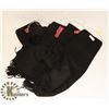Image 1 : LOT OF 3 SCARFS.