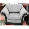 Image 1 : 49" OVERSIZED GREY/SILVER CHAIR WITH WOOD ACCENTS