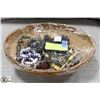 Image 1 : WICKER BASKET WITH STONE BEADS INCL HEMATITE, JADE