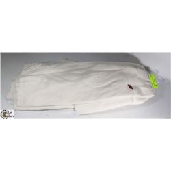 LOT OF 4 WHITE FASHION WINTER SCARVES