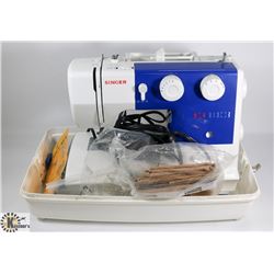 SINGER SEWING MACHINE WITH CASE