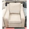 Image 1 : 33" FABRIC ARM CHAIR