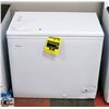 Image 1 : HOTPOINT WHITE APARTMENT SIZE DEEP FREEZER,