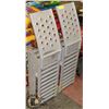 Image 1 : PAIR OF FOLDABLE LOADING RAMPS W/ A RATING OF 2500