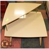 Image 1 : BLOND CORNER TABLE, 29"X29"X23"