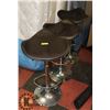 Image 1 : 3 LEATHERETTE STOOLS WITH NO BACK.