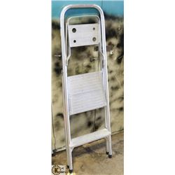 ALUMINUM PAINTERS LADDER