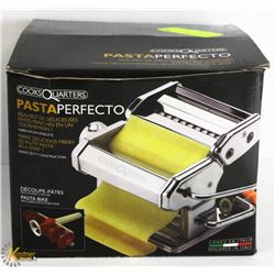 COOKS QUARTERS PASTA PERFECTO PASTA MAKER.