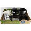 Image 1 : BOX W/KITCHEN ITEMS INCL. CUISINART