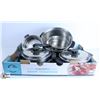 Image 1 : TRAY WITH STAINLESS STEEL POTS AND PANS