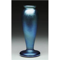 QUEZAL ART GLASS VASE