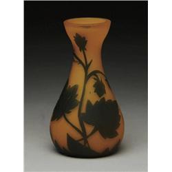 RICHARD CAMEO CABINET VASE