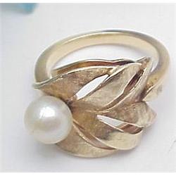 Ladys 14kt yellow gold pearl ring 7mm 