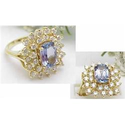 Ladys ring with 2.30Ct tanzanite cente
