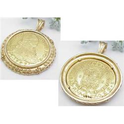 8 Escudo gold coin in a 14kt yellow gol