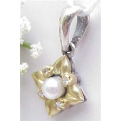 Pendant pearl and diamond sterling and 
