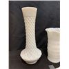 Image 2 : 2 Vintage Milk Glass Vases