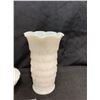 Image 3 : 2 Vintage Milk Glass Vases