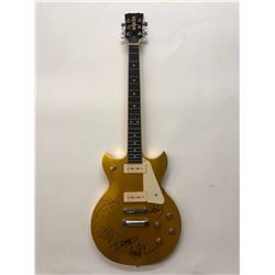 Signed Foo Fighters - Gold Guitar