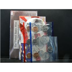 1996 11-Coin United States Mint Set, Includes 1996-W Dime, With Original Gov't Packaging & COA.