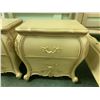 Image 2 : 5 PCS MICHAEL ARMINI QUEEN SIZE LAVELLE COTTAGE BEDROOM SUIT INCLUDING ; HEADBOARD, FOOTBOARD,