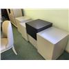 Image 2 : 8 PCS GREY BONDED LEATHER GLASS TOP MODERN DINING TABLE SET INCLUDING ; TABLE, 6 CHAIRS & 3 DOOR 2
