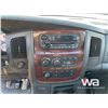 Image 9 : 2003 DODGE 3500 DUALLY CREW CAB FLAT DECK PICKUP
