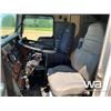 Image 8 : 2001 KENWORTH T800 T/A SLEEPER TRUCK TRACTOR