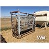 Image 2 : CATTLE SQUEEZE
