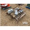 Image 4 : (4) 110V ELECTRICAL STANDS