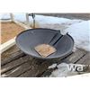 Image 2 : BLACK AUGER HOPPER