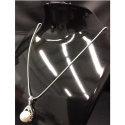 Elegant Ladies 925 Silver Necklace With Pearl Mounted Pendant