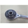 Image 2 : Ratcheting Torque Wrench w/ Square-Drive Ratchet Head