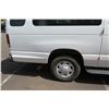 Image 26 : 2002 White Ford Econoline E-350 XL  Duty Van w/ 3 Rows Seats 217,593Miles