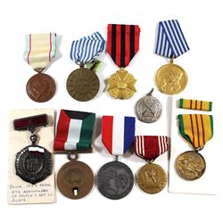 World Military Medals and such. Please view image for items. 10pcs