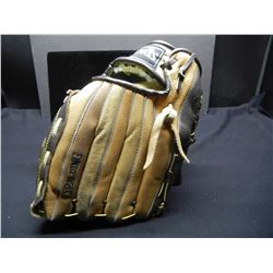 SPALDING leather baseball glove