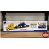 Image 2 : Farm Toy : New Holland T7070 Tractor (1/24th Scale) & Kenworth T700 (1/32 Scale)