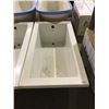 Image 2 : Maax Bathtub