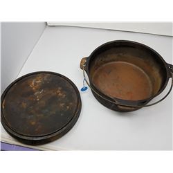 cast iron pot with lid