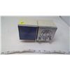 Image 1 : RADIO (BASE IS BROKEN)