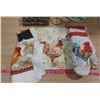 Image 2 : LOT OF ASSORTED ROOSTER ITEMS - CLOCK, OVEN MITTS, 3 PLACEMATS, ETC.