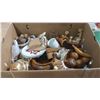 Image 1 : BOX OF ASSORTED ITEMS - WOOD HOME DÉCOR ITEMS, TEAPOT, ETC.