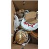 Image 4 : BOX OF ASSORTED ITEMS - WOOD HOME DÉCOR ITEMS, TEAPOT, ETC.
