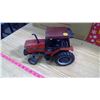 Image 2 : TOY TRACTOR - CASE INTERNATIONAL