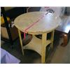 Image 3 : PAINTED OAK TABLE - 30" ACROSS X 30" TALL